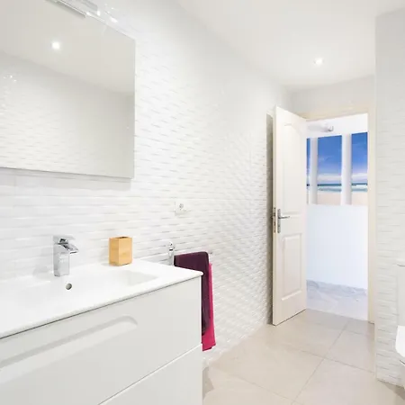 Dinastia Southerly Penthouse: Pool And Terrace شقة أرونا
